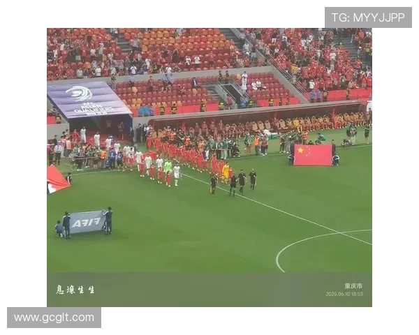 中国足球队备战世界杯预选赛,年轻球员崭露头角展现新气象