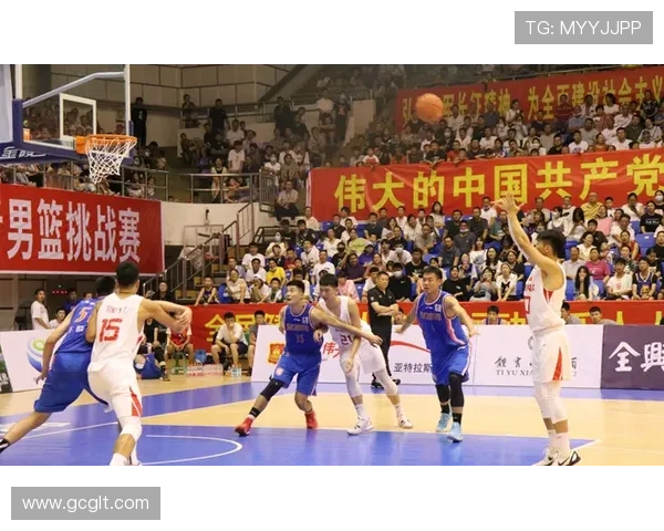 中国男篮力克强敌晋级世界杯八强，全队展现顽强斗志迎接新挑战