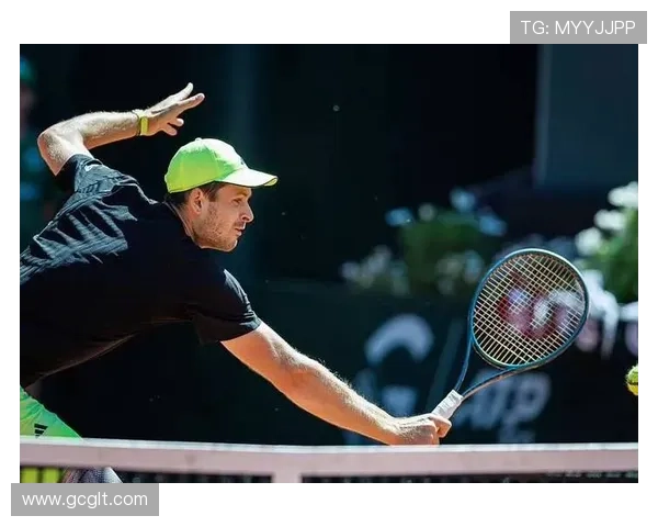 德约科维奇逆转夺冠再创历史年轻球员崛起网坛新格局初现端倪 德约科维奇逆转夺冠再创历史年轻球员崛起网坛新格局初现端倪