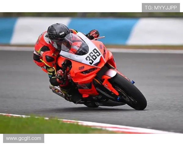 摩托车大奖赛赛季最新动态 本田雅马哈重返竞争行列 赛道精彩瞬间回顾