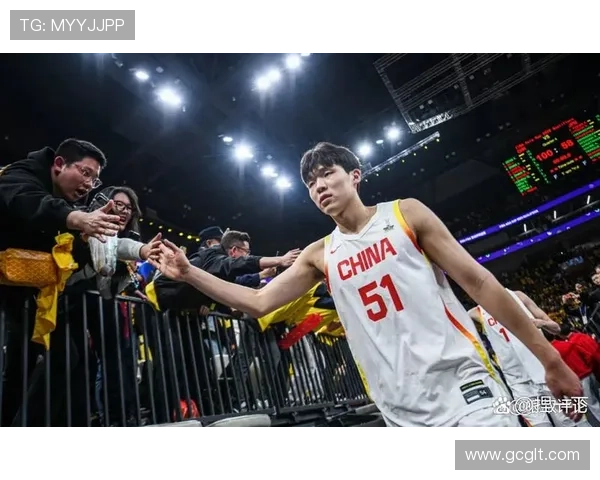 中国篮球联赛季后赛激战正酣 八强争夺战引发球迷热议