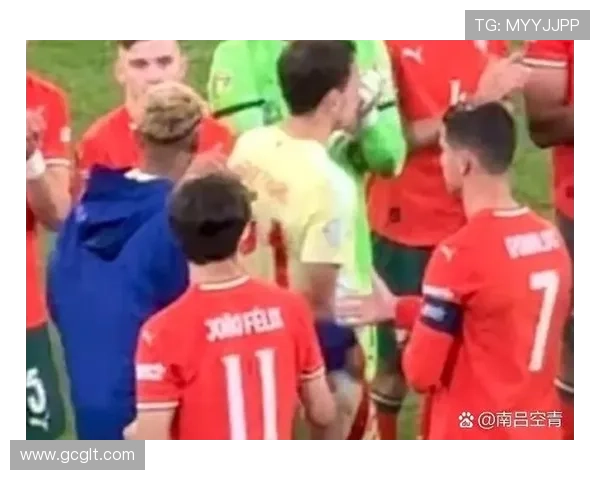 欧冠焦点之战爆冷豪门逆转晋级引发球迷热议全场高潮迭起震撼全球